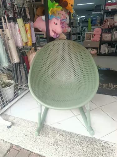 Silla mecedora tipo nido for home and business in Medellín